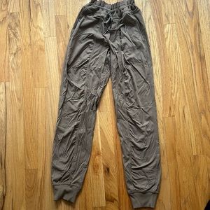 Women’s Lululemon Dance Studio Mid-Rise Jogger